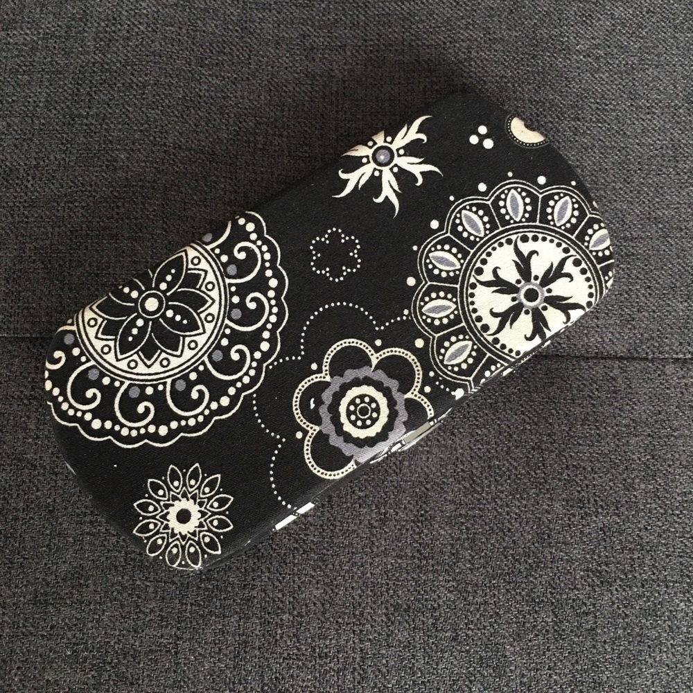 Thirty One Wallet Snap Close Floral Paisley Print Black White